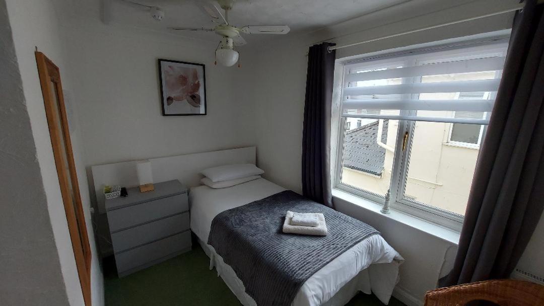 Bed & Breakfast The Clifton At *