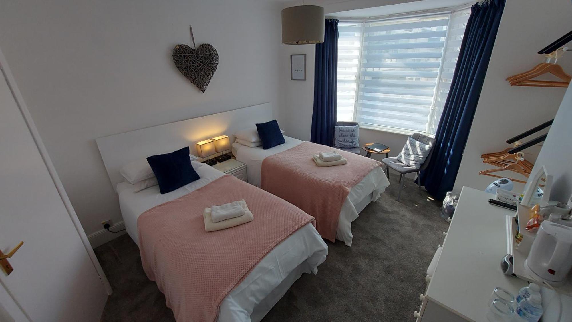 Bed & Breakfast The Clifton At *