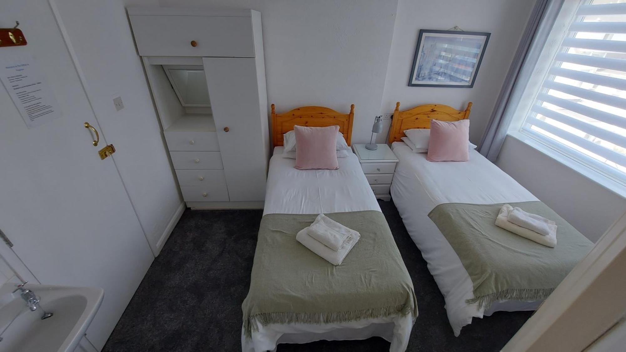 Bed & Breakfast The Clifton At *