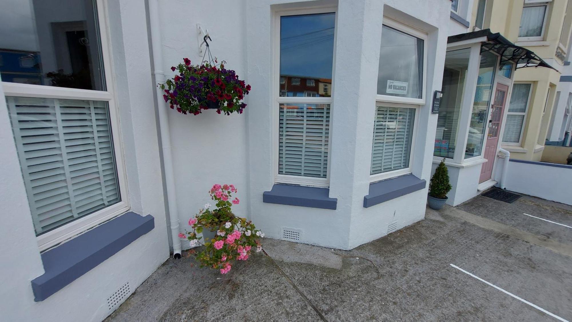 Bed & Breakfast The Clifton At *